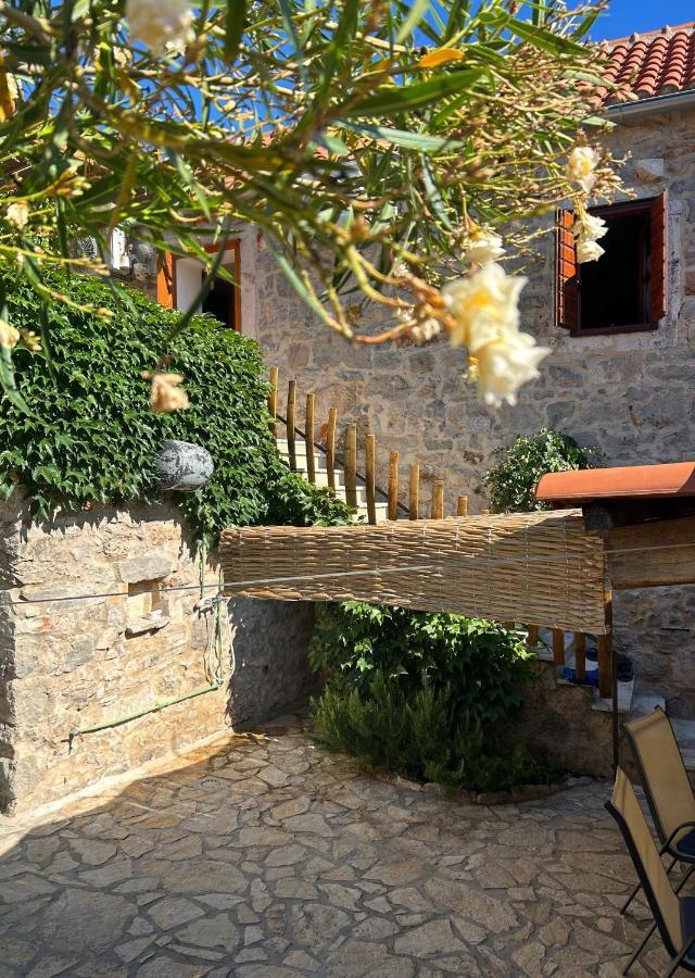 Vrbanj Holiday Home Hauser מראה חיצוני תמונה